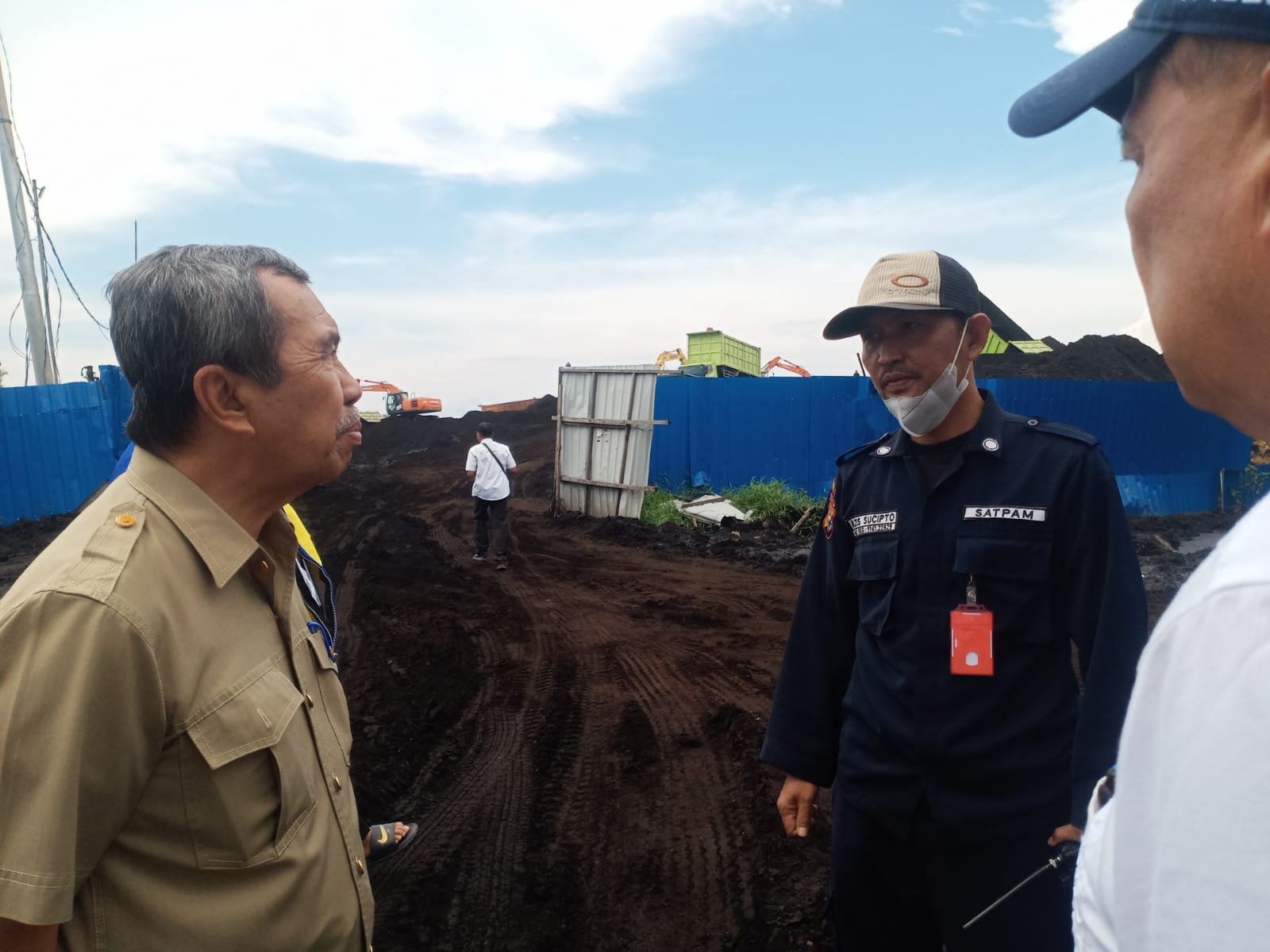 Gubri Syamsuar tinjau penampungan batu bara