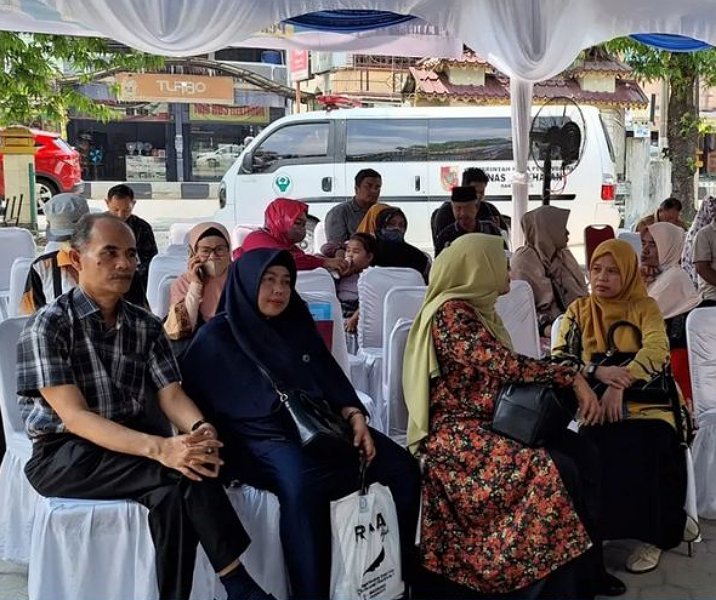 Para JCH Pekanbaru saat akan menjalani vaksinasi Meningitis di Puskesmas Simpang Tiga. Foto: Istimewa.