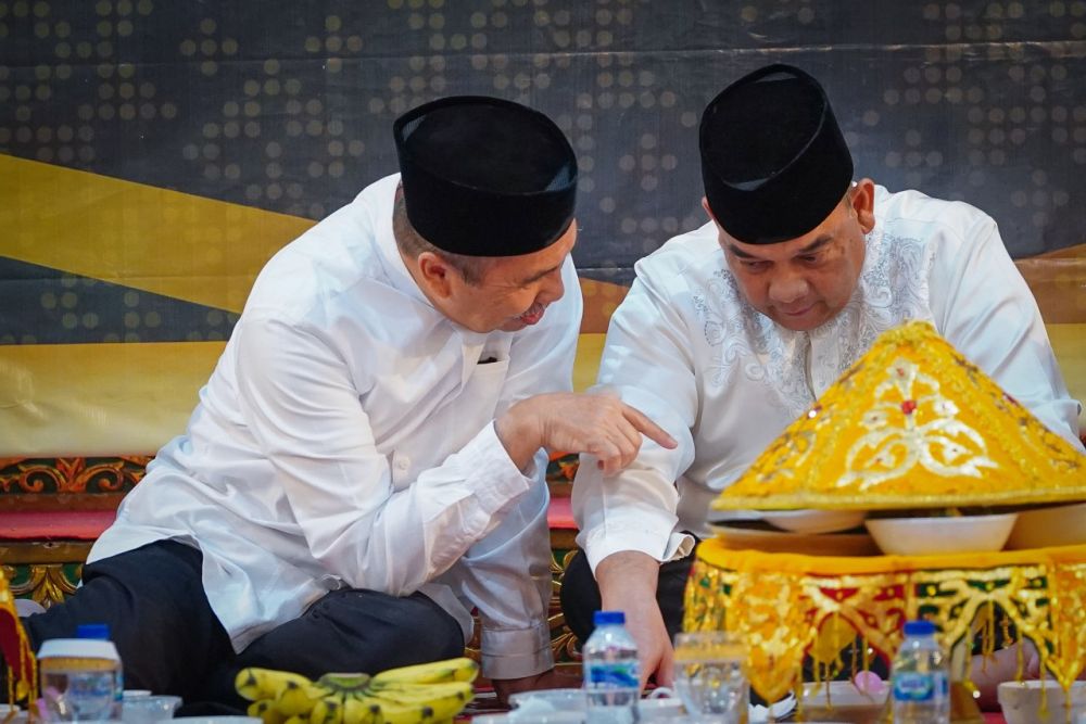 Gubri dan Wagubri di acara buka puasa bersama di LAM Riau
