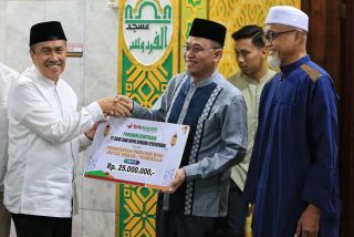 Gubri Syamsuar serahkan bantuan