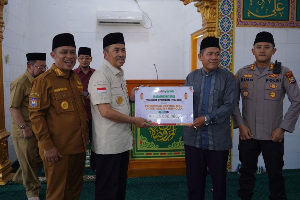 Gubri Syamsuar salurkan bantuan di Bengkalis