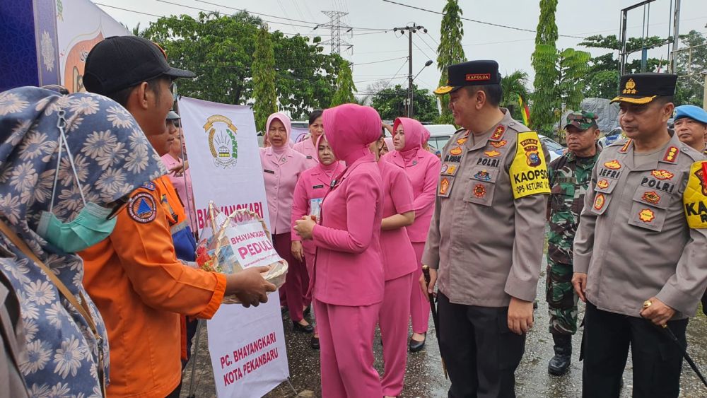 Kapolda Riau Irjen Mohammad Iqbal saat tinjau pos Idul Fitri