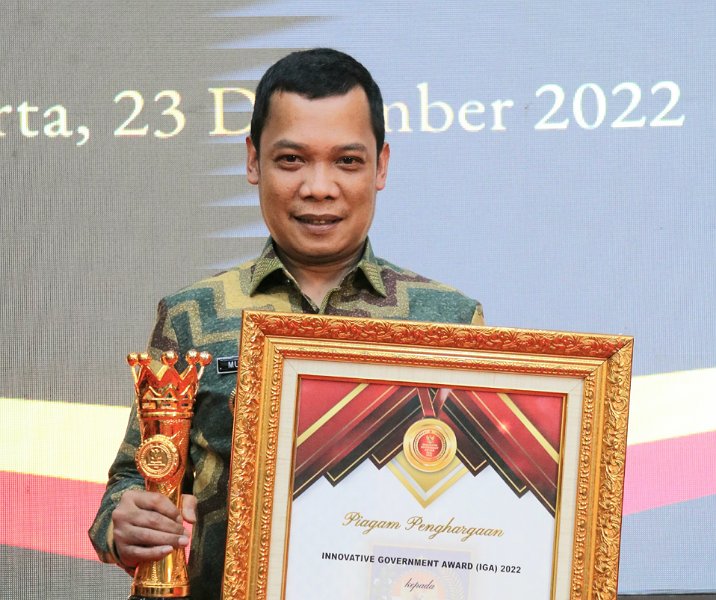 Pj Wali Kota Pekanbaru Muflihun menerima salah satu penghargaan di tingkat nasional pada Desember 2022 lalu. Foto: Istimewa.