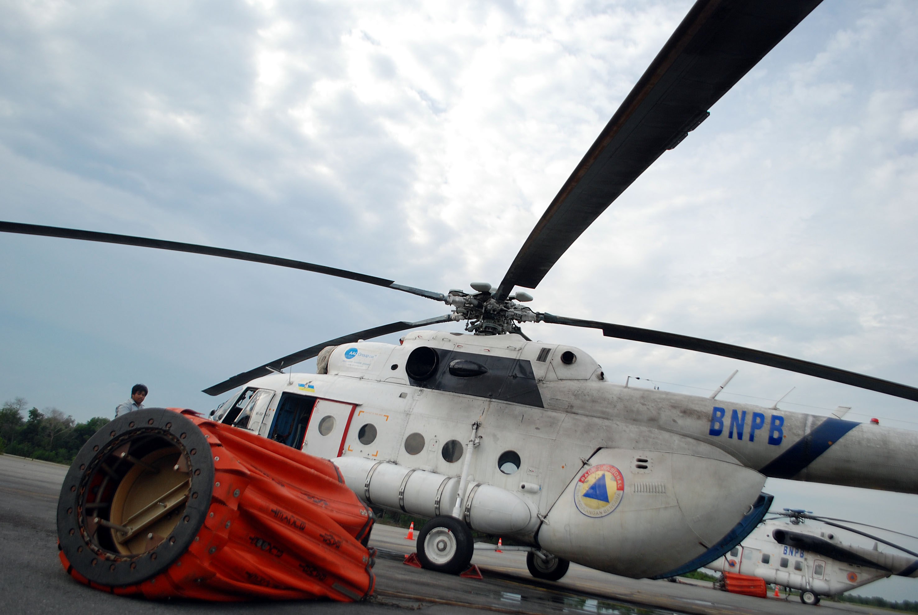 Helikopter Water Bombing BNPB