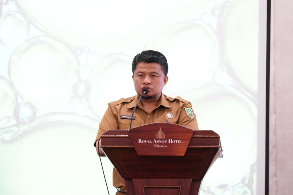 Kepala Disnakertrans Riau Imron Rosyadi