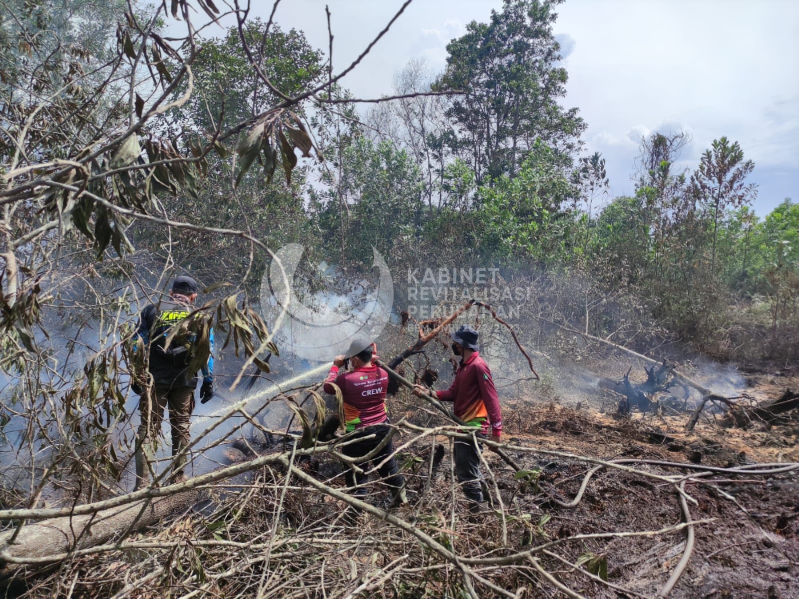 BEM UNRI Lakukan Pemadaman Api Bersama BPBD Riau