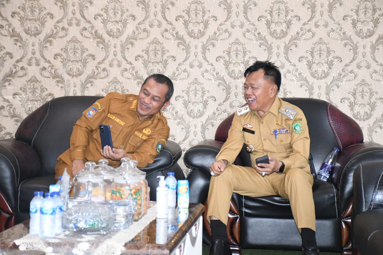 Wabup Bengkalis, Bagus Santoso bersama Plt  Bupati Kepulauan Meranti Asmar