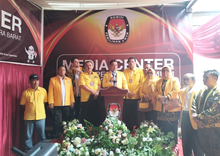 Pendaftaran Bacaleg Golkar di KPU Sumbar