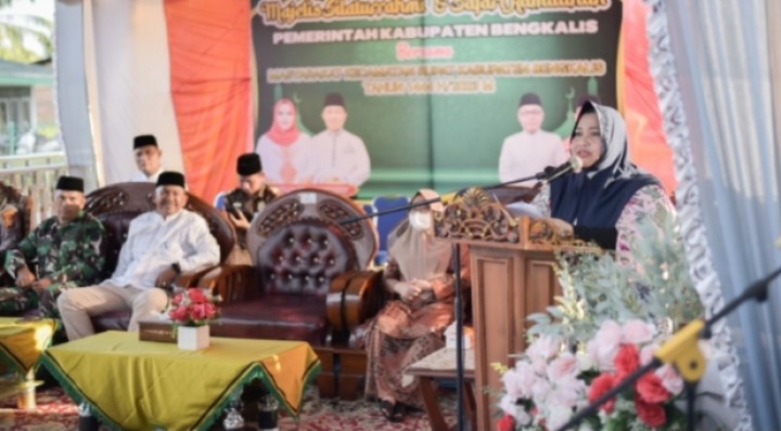 Bupati Kasmarni saat bersafari ramadhan di pulau Rupat