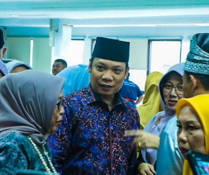 Pj Wali Kota Pekanbaru Muflihun bersama Ikatan Keluarga Siak Kecil di Aula Bappedalitbang Riau saat Halalbihalal. Foto: Istimewa.