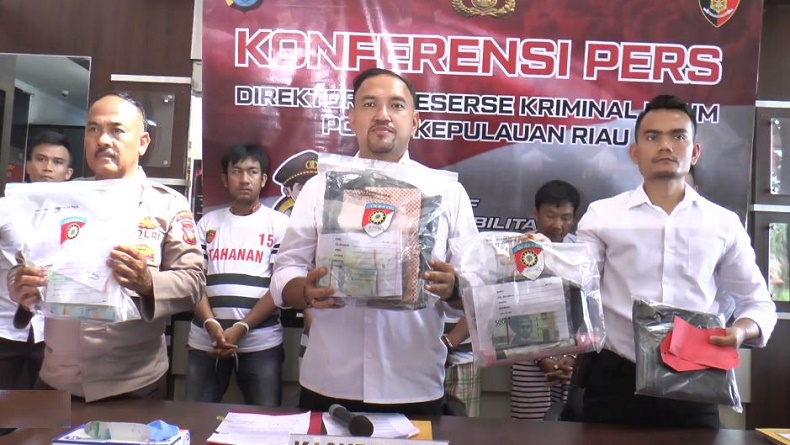 Konferensi pers Polda Kepri