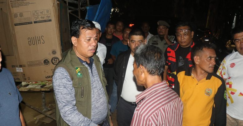Plt Bupati Kuansing, Suhardiman Amby kunjungi rumah warga yang tidak layak huni