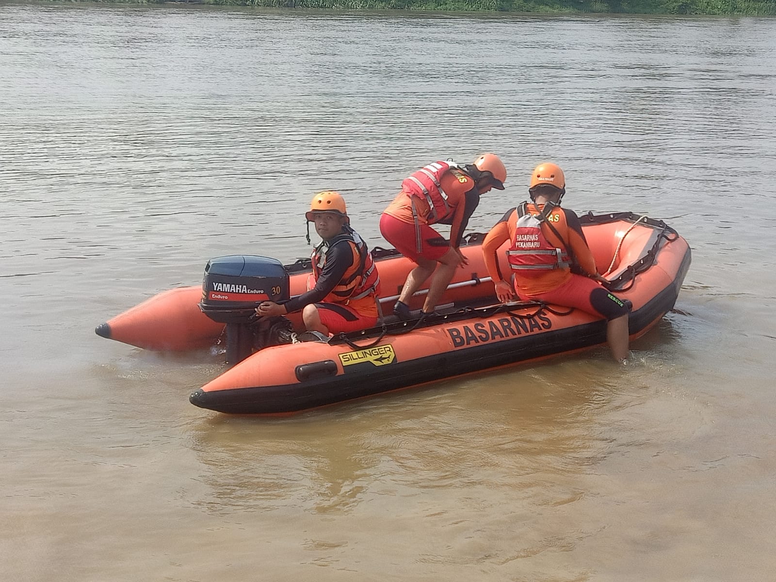 Pencarian korban tenggelam di sungai Kampar