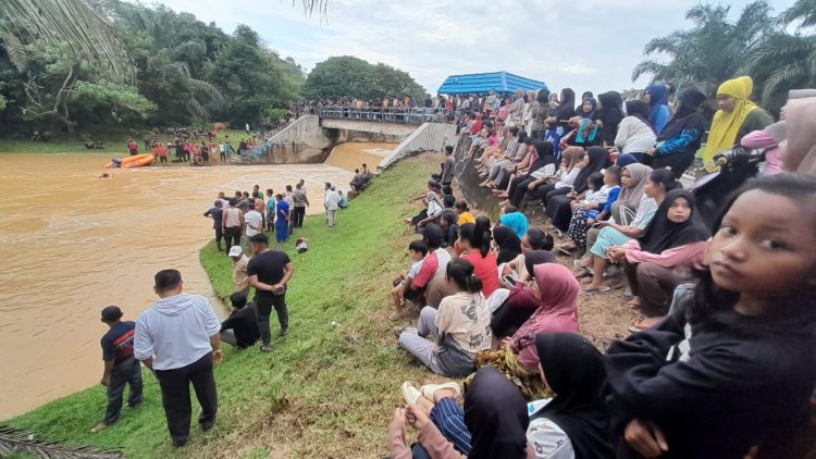 Pencarian korban tenggelam di Embung Batang Mimpi/Katasumbar