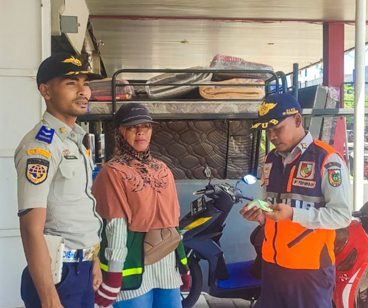 Kaum hawa mulai banyak menjadi jukir di Pekanbaru. Foto: Istimewa.