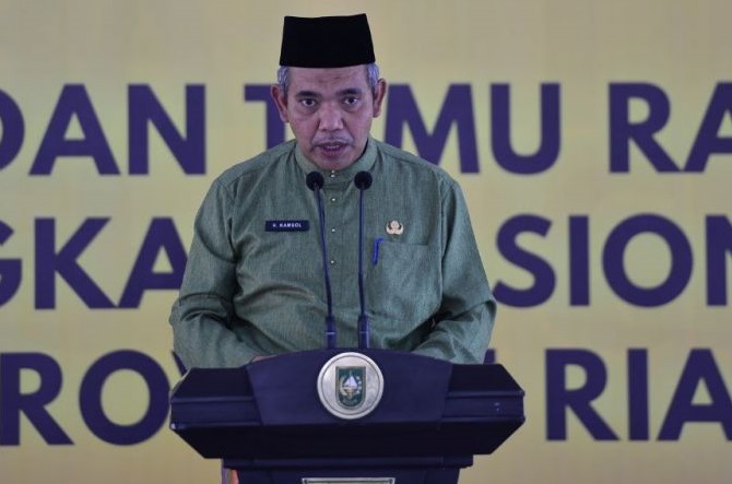 Kepala Dinas Pendidikan Riau Dr Kamsol