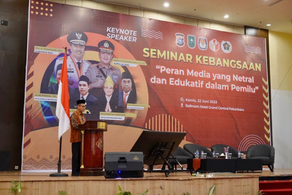 Asisten I Setdaprov Riau, Masrul Kasmy dalam seminar kebangsaan Polda Riau