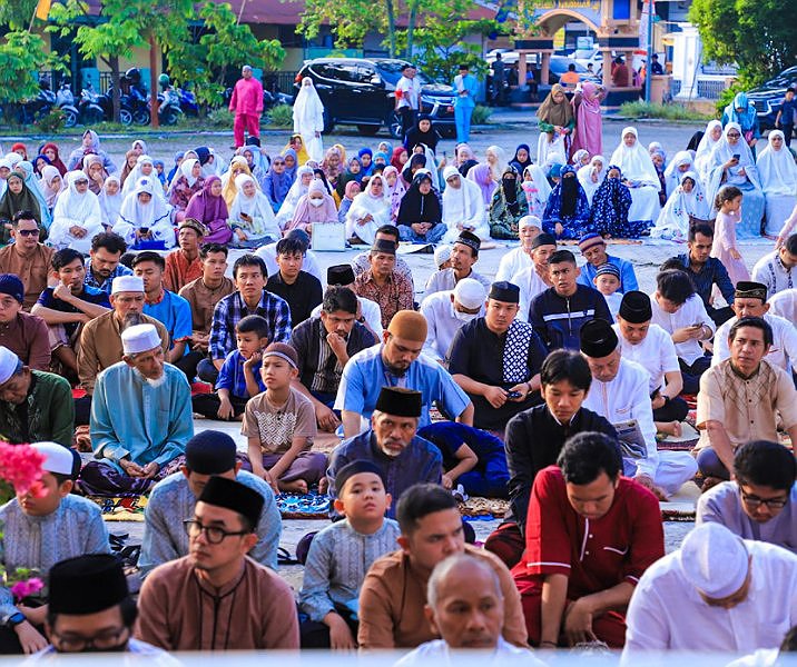 Umat muslim saat salat Iduladha di Masjid Nurussalam, Bukit Raya, Kamis (29/6/2023). Foto: Istimewa.