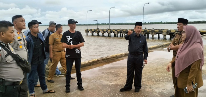 Asisten I Setdaprov Riau, Masrul Kasmy tinjau PPI Tanjung Samak Meranti
