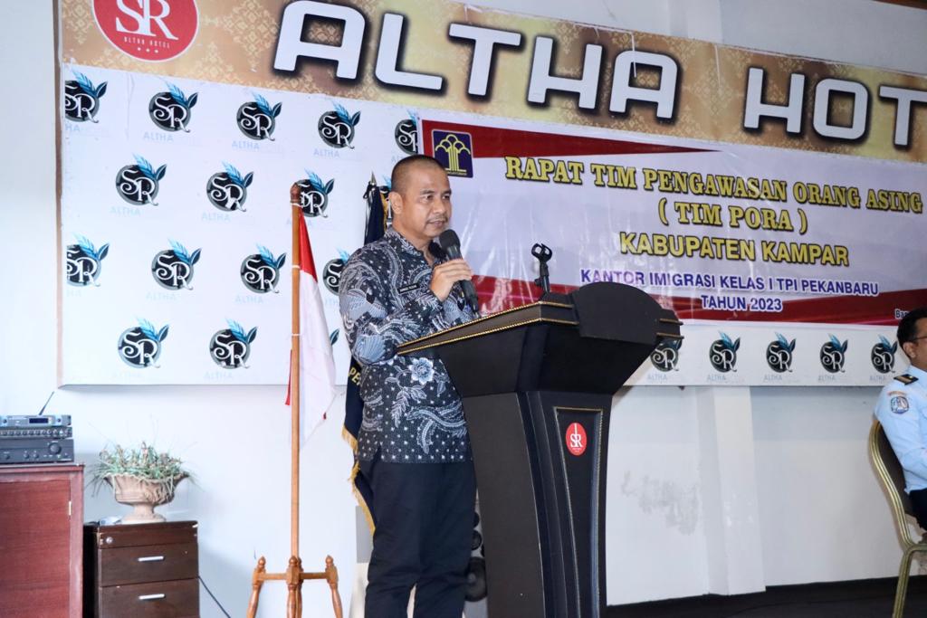 Pembukaan rapat tim pengawasan orang asing di Kampar