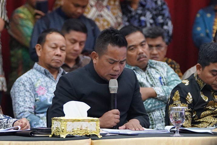 Bupati Pelalawan, Zukri saat pertemuan dengan DPR RI