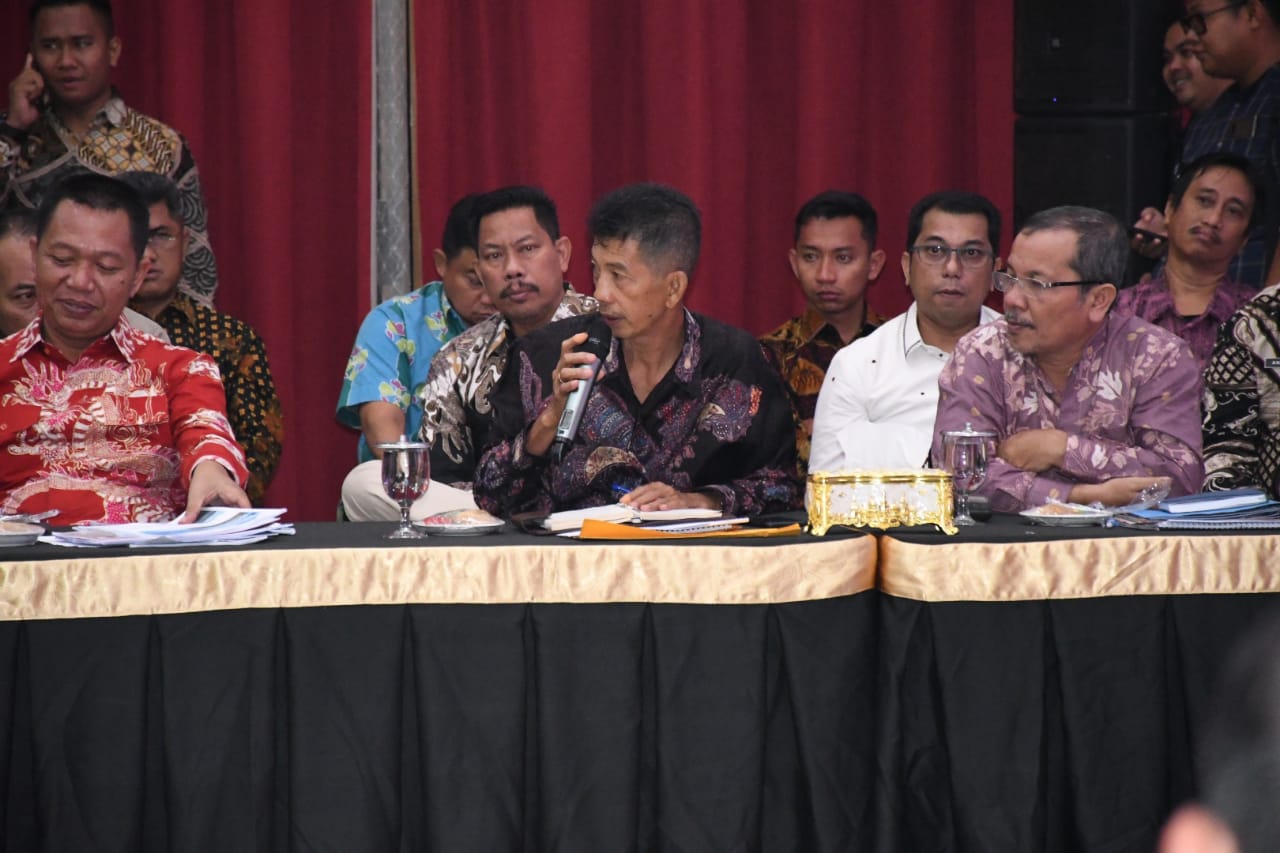 Staf Ahli Bupati Bidang Kemasyarakatan dan Sumber Daya Manusia Pemkab Bengkalis, Johansyah Syafri saat pertemuan dengan DPR RI