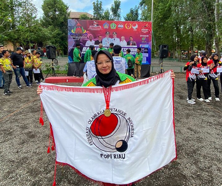Defiana Rusma sukses meraih medali emas di Babak Kualifikasi PON Petanque Bali. Foto: Istimewa.