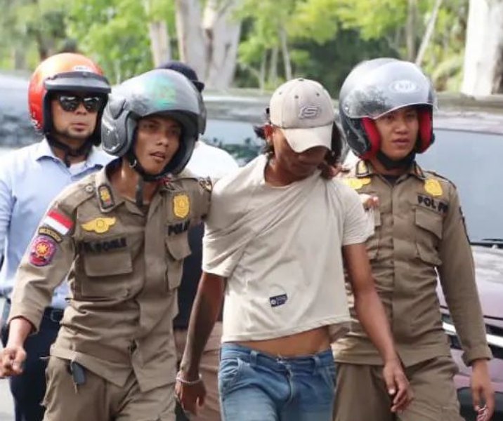 Satpol PP Pekanbaru saat razia gepeng pada 13 Juli 2023. Foto: Istimewa.