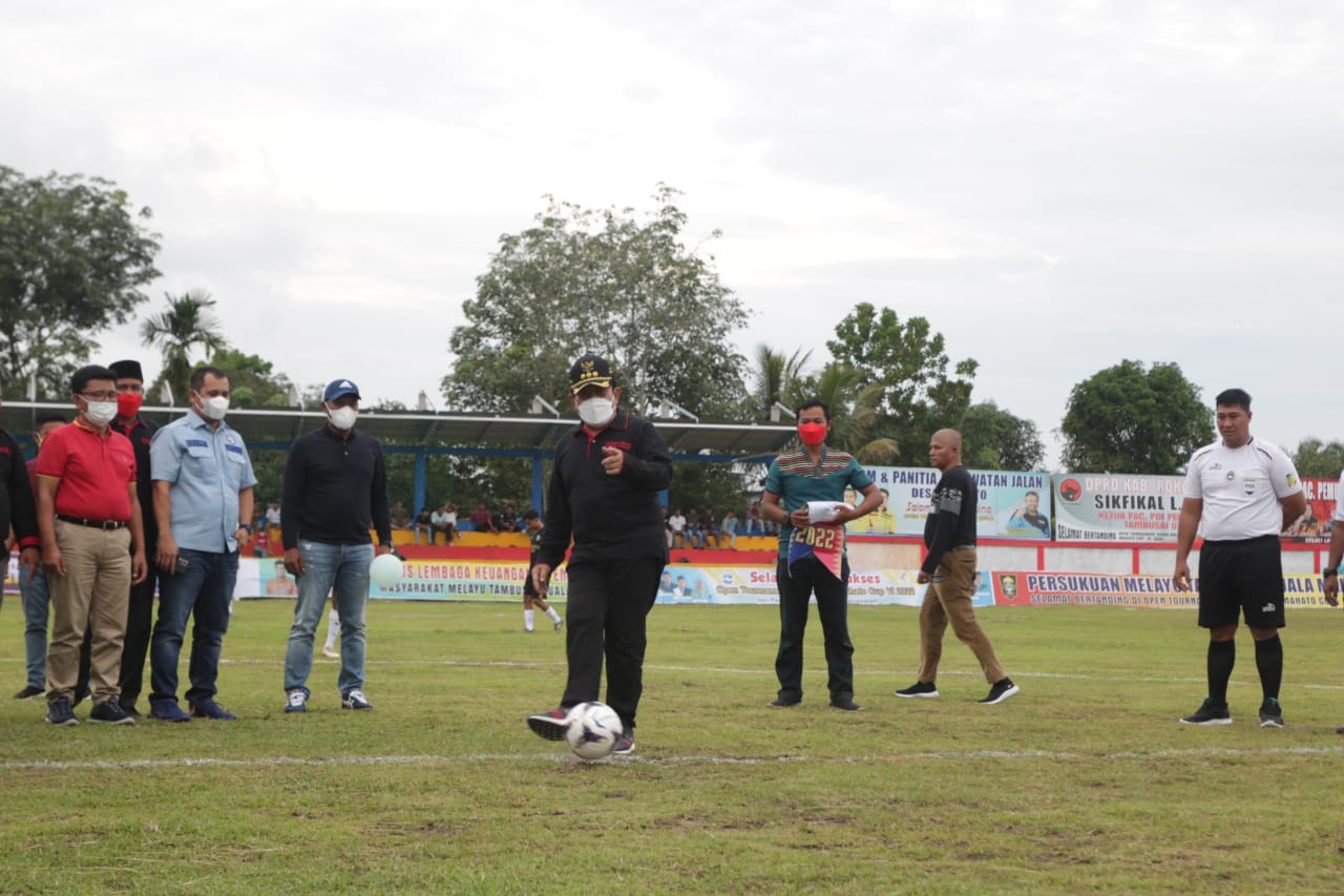 Pembukaan Turnamen Sepak Bola Mahato CUP