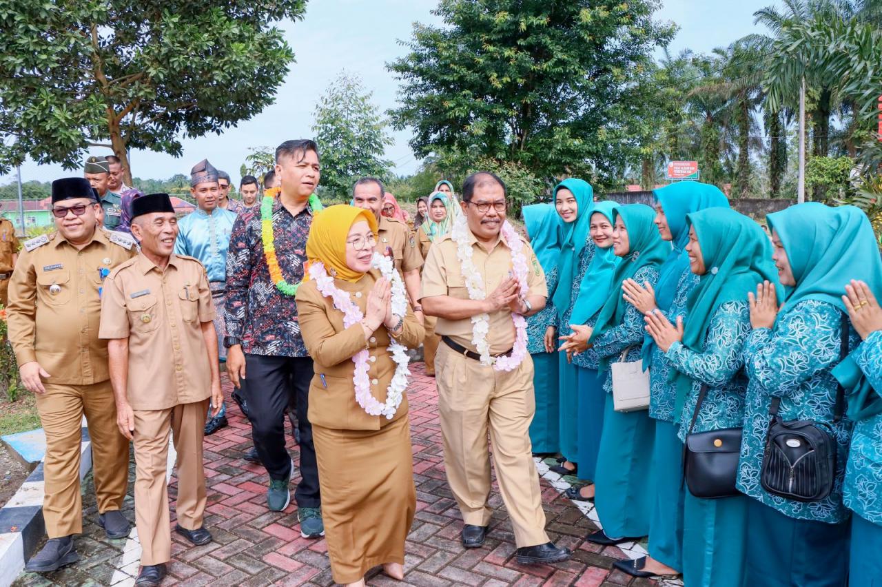 Tim penilaian Kemendagri di Desa Koto Masjid Kampar