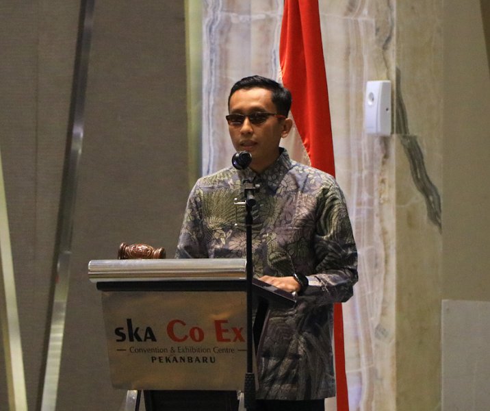 Ketua Koordinator PBIJK Pusdatin Kemensos Septian dalam Rapat Koordinasi Program JKN Kabupaten dan Kota se-Provinsi Riau di SKA Co-Ex Pekanbaru, Senin (31/7/2023). Foto: Istimewa.