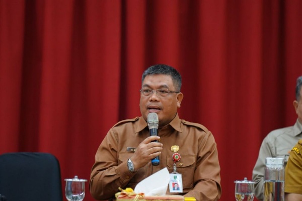 Kepala Dinas LHK Riau, Mamun Murod