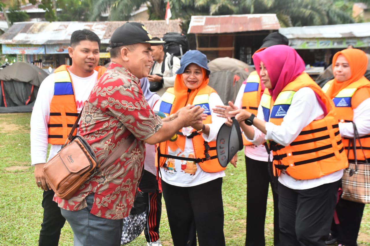 Buda PAUD Kampar, drg Yusi Sambangi Desa di Kampar Kiri Hulu