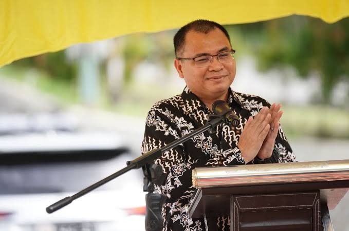 Ketua Dewan Pendidikan Riau, Prof Dr Junaidi