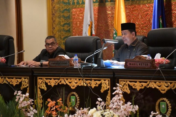 Rapat Paripurna DPRD Riau