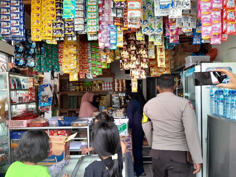 Kedai harian yang diduga dirampok/Katasumbar