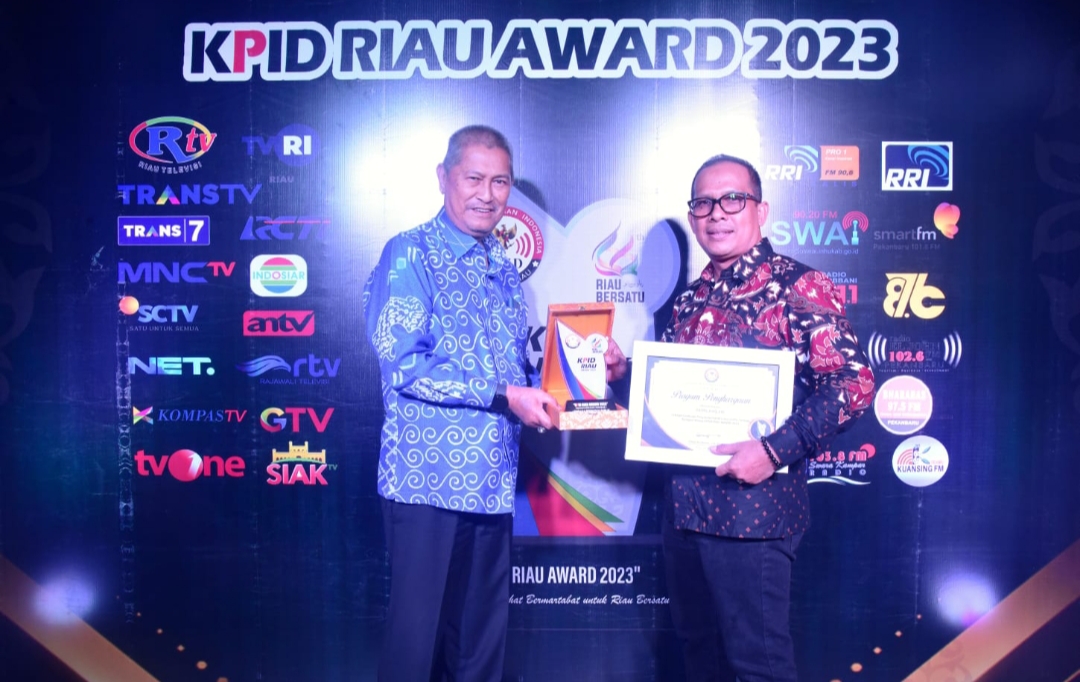 Wabup Inhil H.Syamsuddin Uti usai terima penghargaan KPID Award 2023