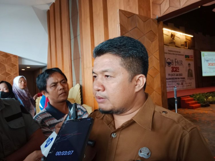 Kepala Disnakertrans Riau, Imron Rosyadi