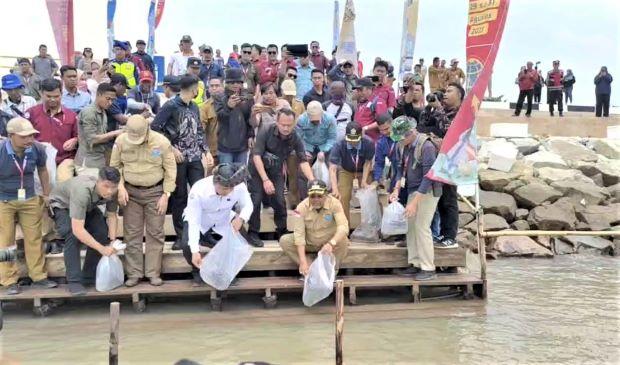 Giat pelepasan benih ikan kakap putih di Karimun