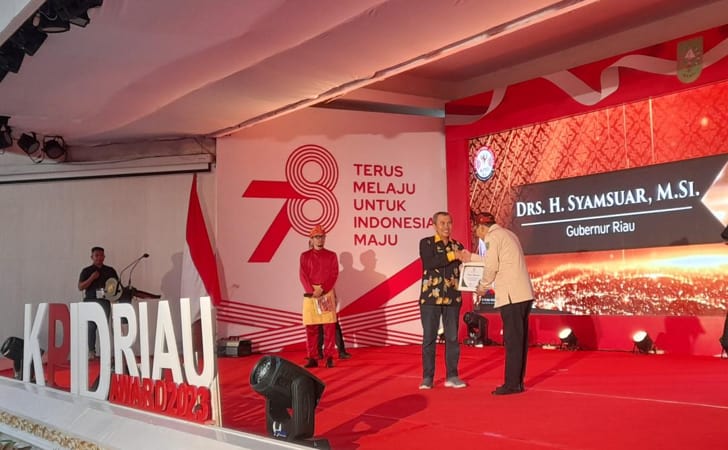 Gubri usai terima penghargaan KPID Riau
