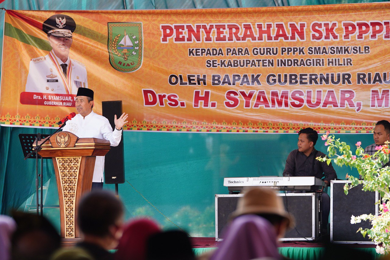 Gubri Syamsuar usai serahkan SK PPPK guru di Inhil