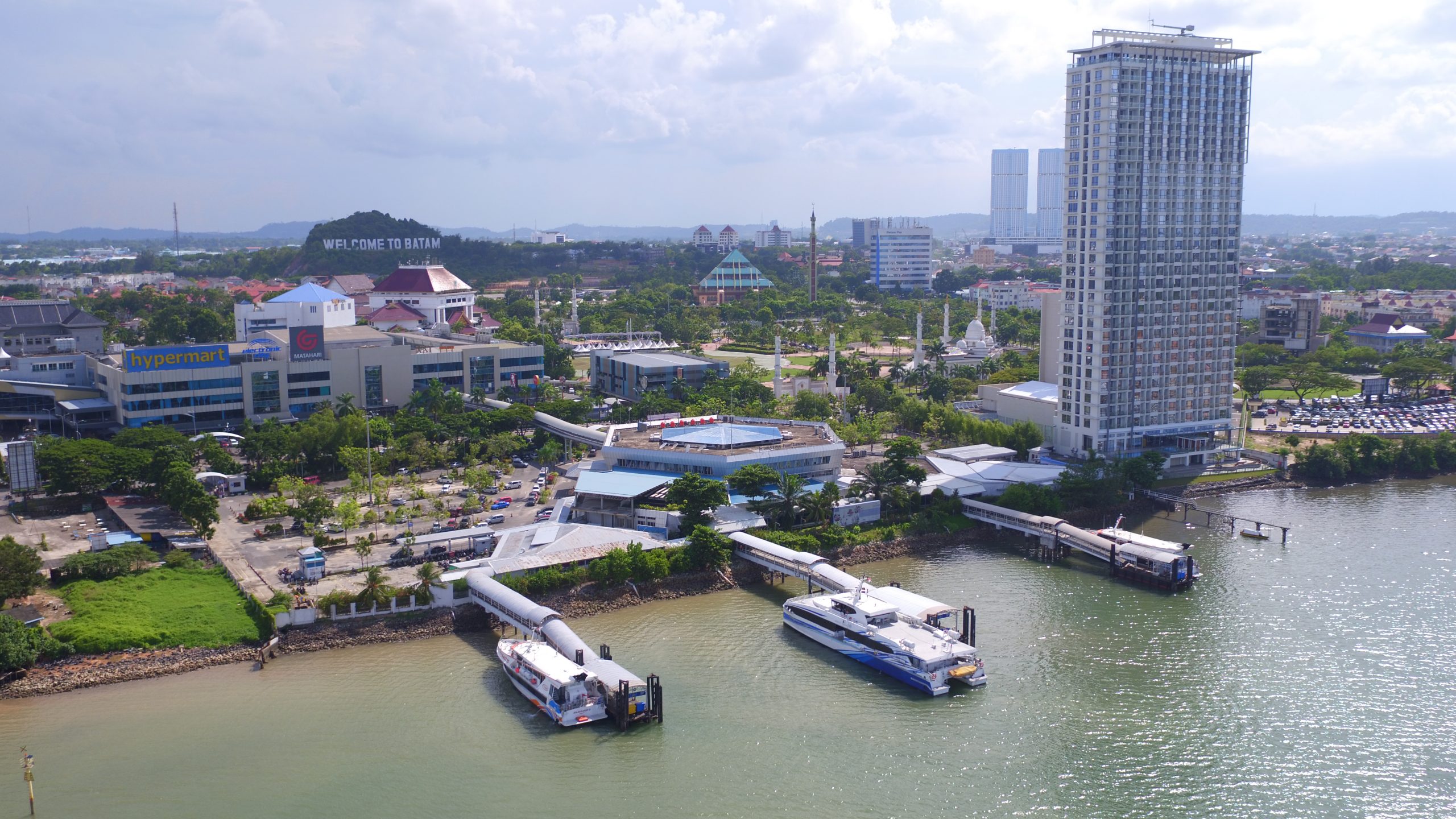 salah satu pelabuhan di Batam