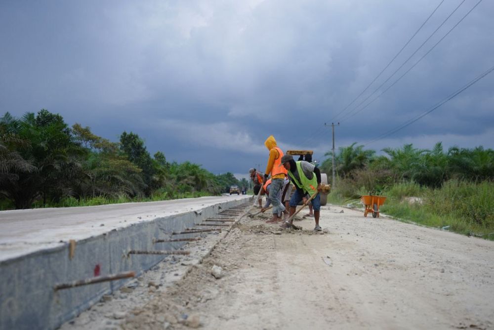 Pembangunan jalan Rigit Lintas Mahato - Manggala