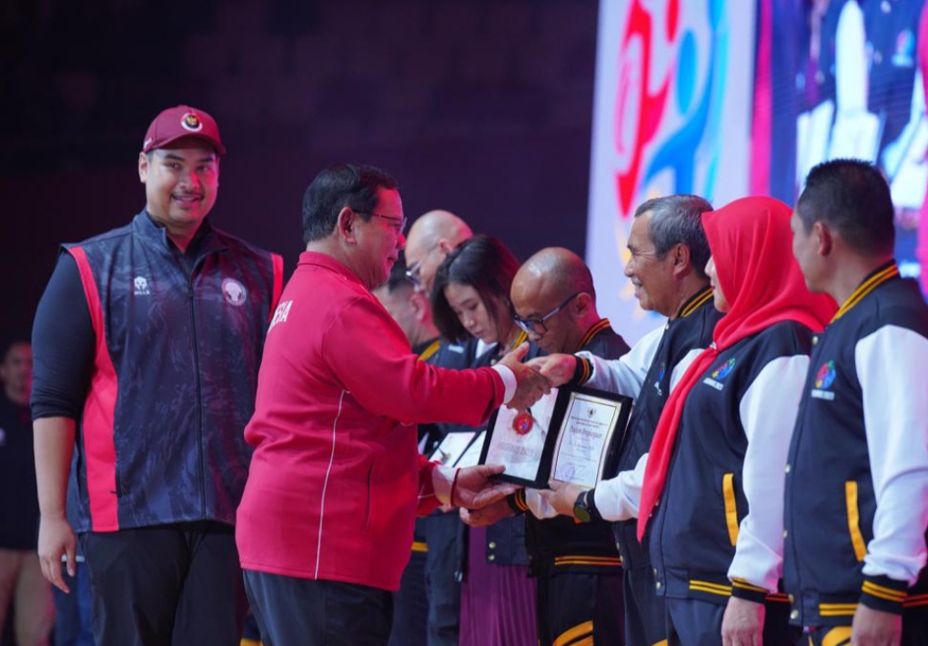 Menhan Prabowo Subianto serahkan penghargaan pelaku olahraga berprestasi 2023