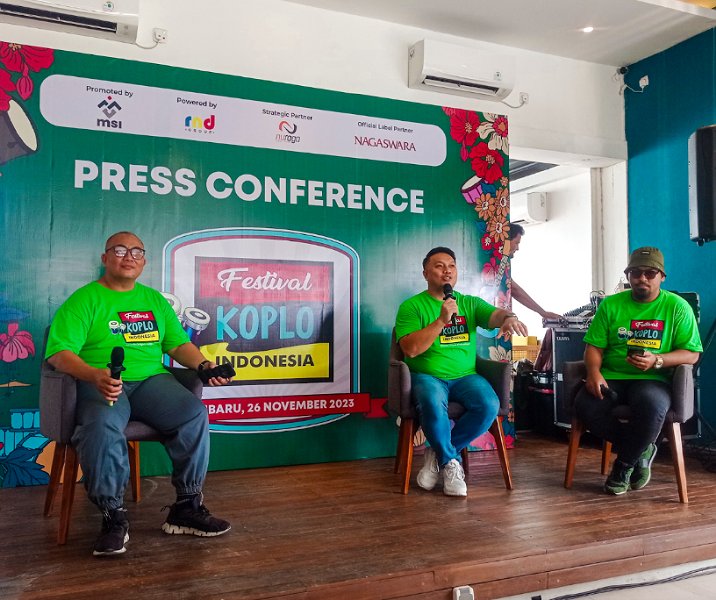 CEO RND Group selaku penyelenggara FKI Reynol Bolung dalam konferensi pers di Malabar Coffee, Pekanbaru, Jumat (8/9/2023). Foto: Surya/Riau1.