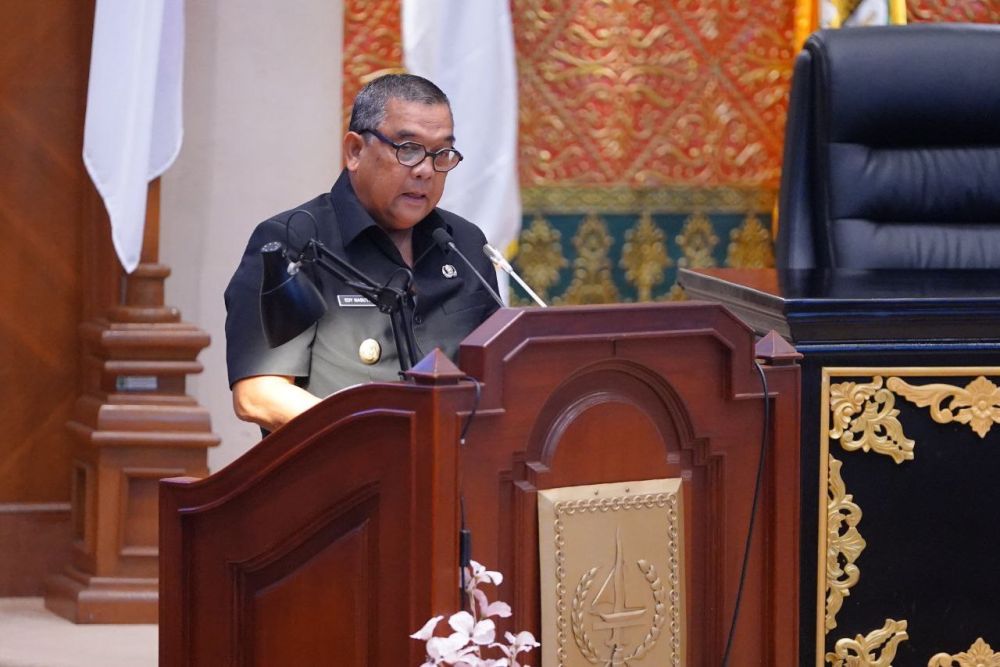 Wagubri Edy Natar di Paripurna DPRD Riau