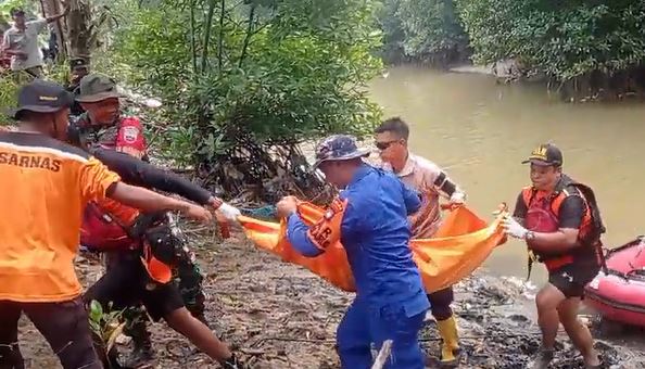 Evakuasi korban hanyut di Sekupang Batam