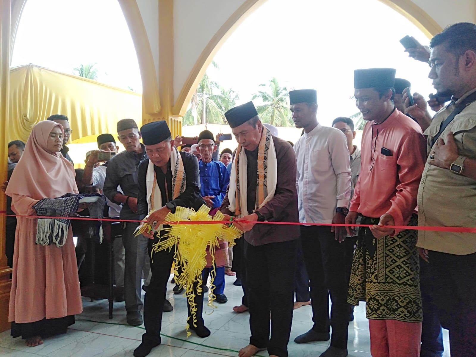 Gubri Syamsuar meresmikan Masjid An-Nur Desa Semukut