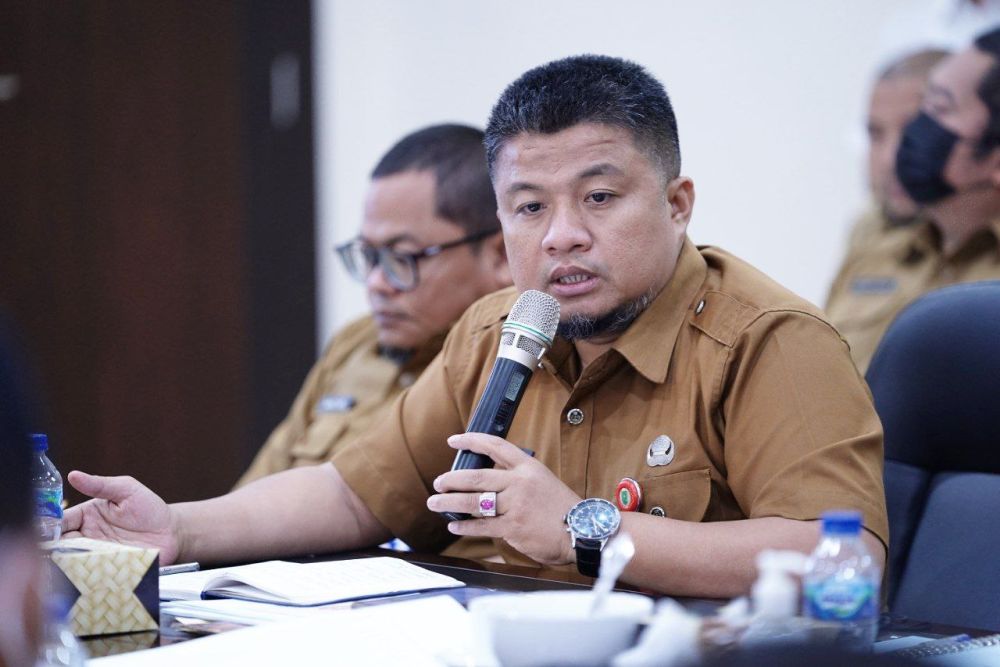 Kepala Dinas Tenaga Kerja dan Transmigrasi (Disnakertrans) Provinsi Riau, Imron Rosyadi