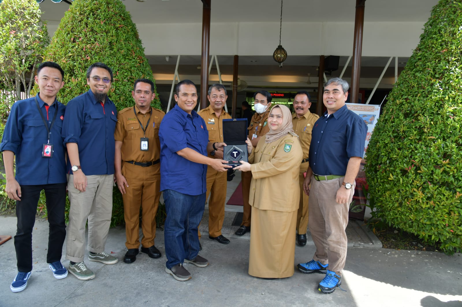 Bupati Bengkalis, Kasmarni bersama pimpinan Telkomsel